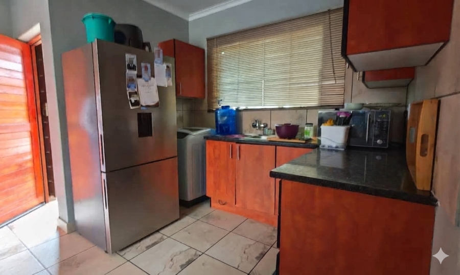 To Let 3 Bedroom Property for Rent in Waterval East North West